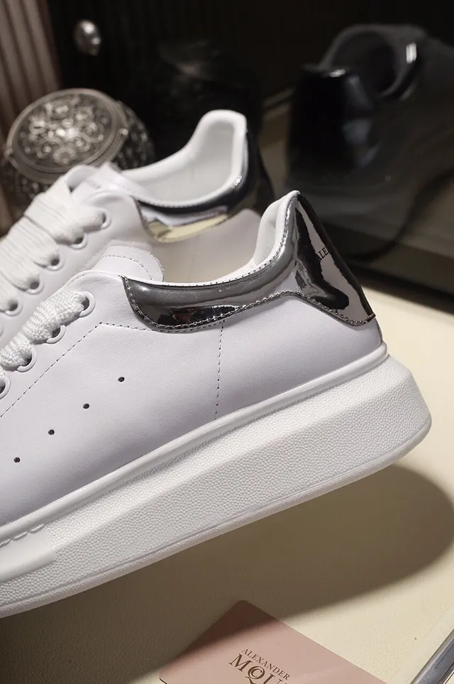 Alexander McQueen Oversized Sneaker সাদা সিলভার সোল মসৃণ চামড়ার লাইফস্টাইল স্নিকার্স 3