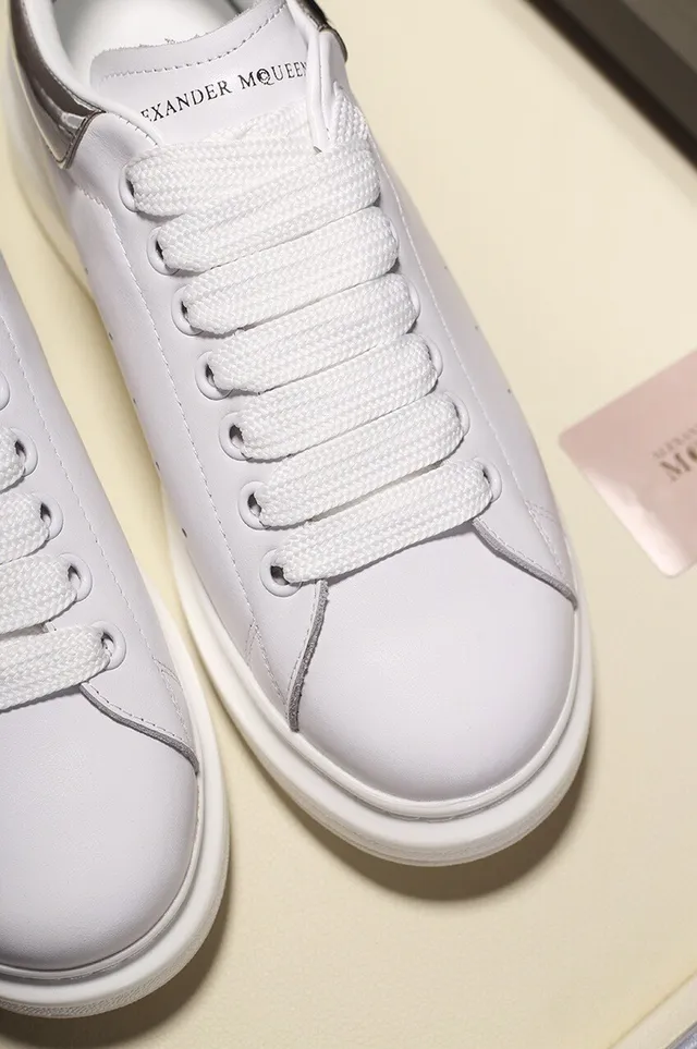 Alexander McQueen Oversized Sneaker সাদা সিলভার সোল মসৃণ চামড়ার লাইফস্টাইল স্নিকার্স 4