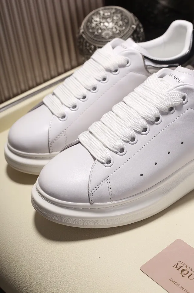 Alexander McQueen Oversized Sneaker সাদা সিলভার সোল মসৃণ চামড়ার লাইফস্টাইল স্নিকার্স 5