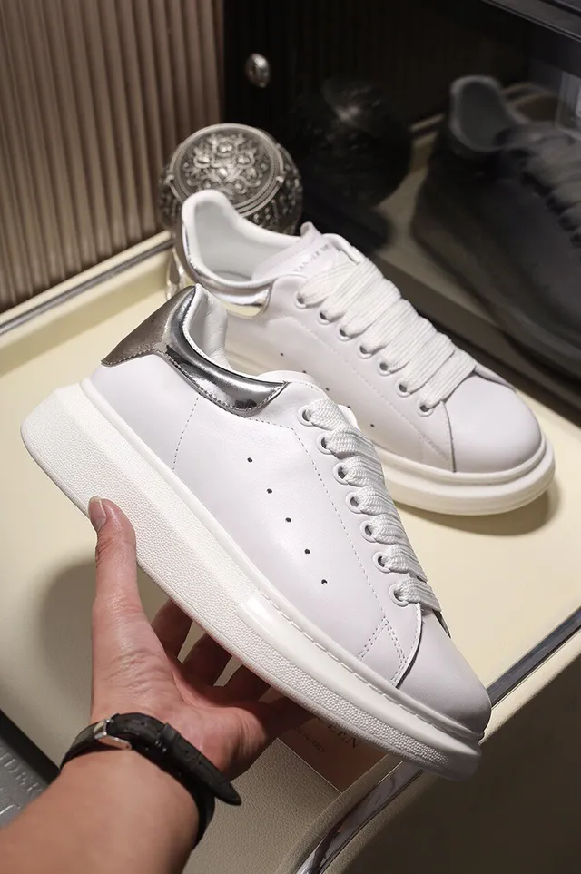 Alexander McQueen Oversized Sneaker সাদা সিলভার সোল মসৃণ চামড়ার লাইফস্টাইল স্নিকার্স 6