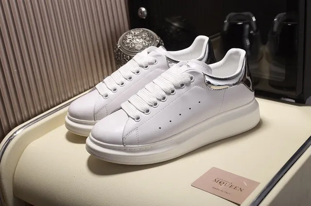 Alexander McQueen Oversized Sneaker সাদা সিলভার সোল মসৃণ চামড়ার লাইফস্টাইল স্নিকার্স 7