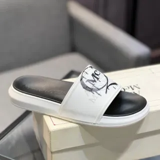 Alexander McQueen Slide सफेद और काला प्लेटफॉर्म चप्पल