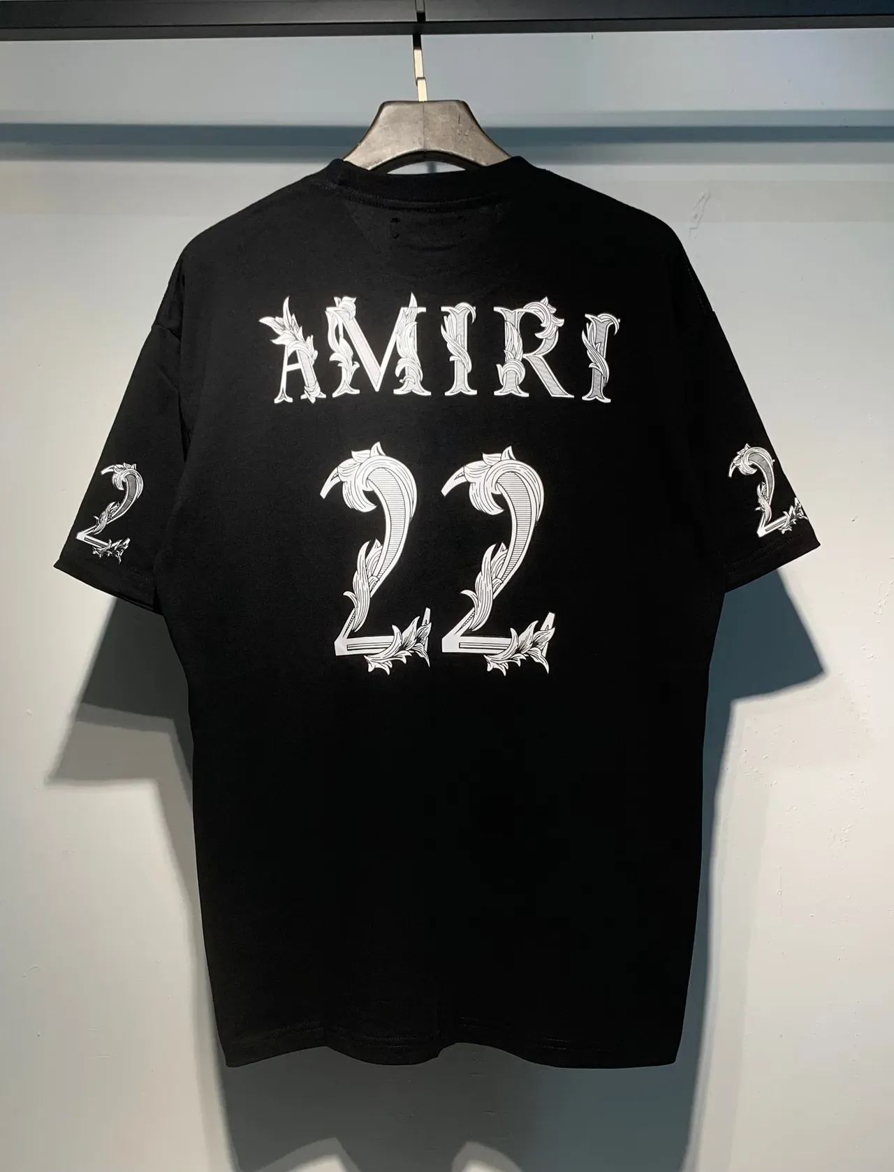 Amiri Black White Ornate Baroque-Style Numeral Print Contrast-Color Graphic T-Shirt 9