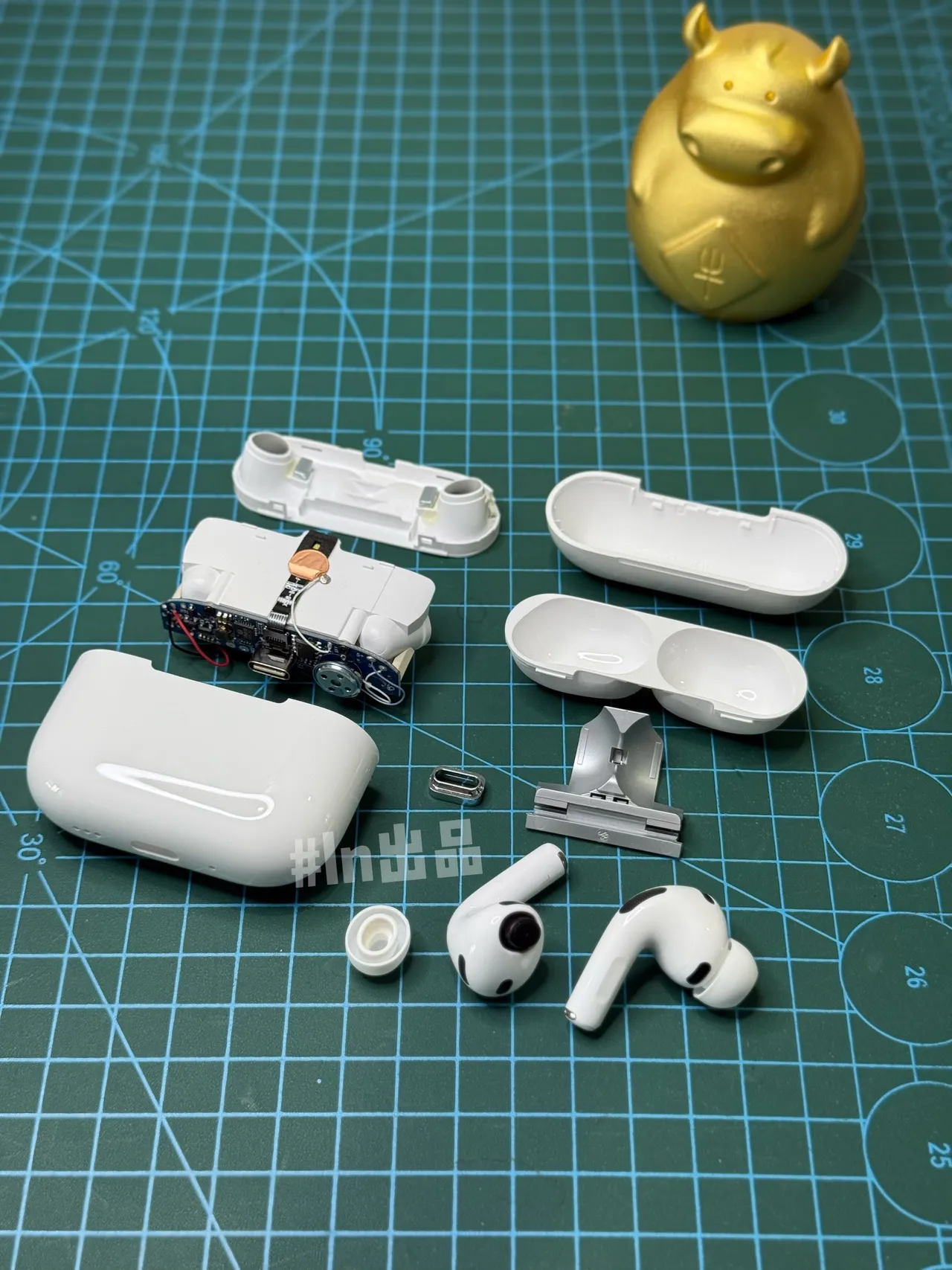 Apple AirPods Pro 2 White Stem-Style Matte Finish TWS Earbuds 8