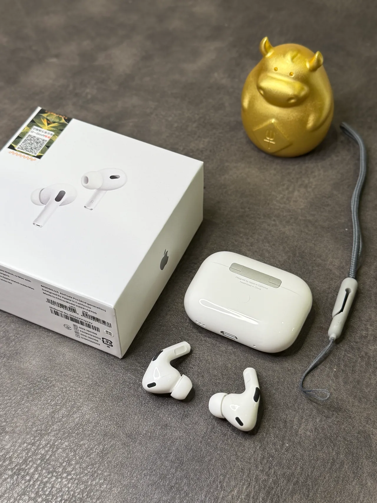 Apple AirPods Pro White Stem-Style Ventilated Housing TWS Earbuds 4
