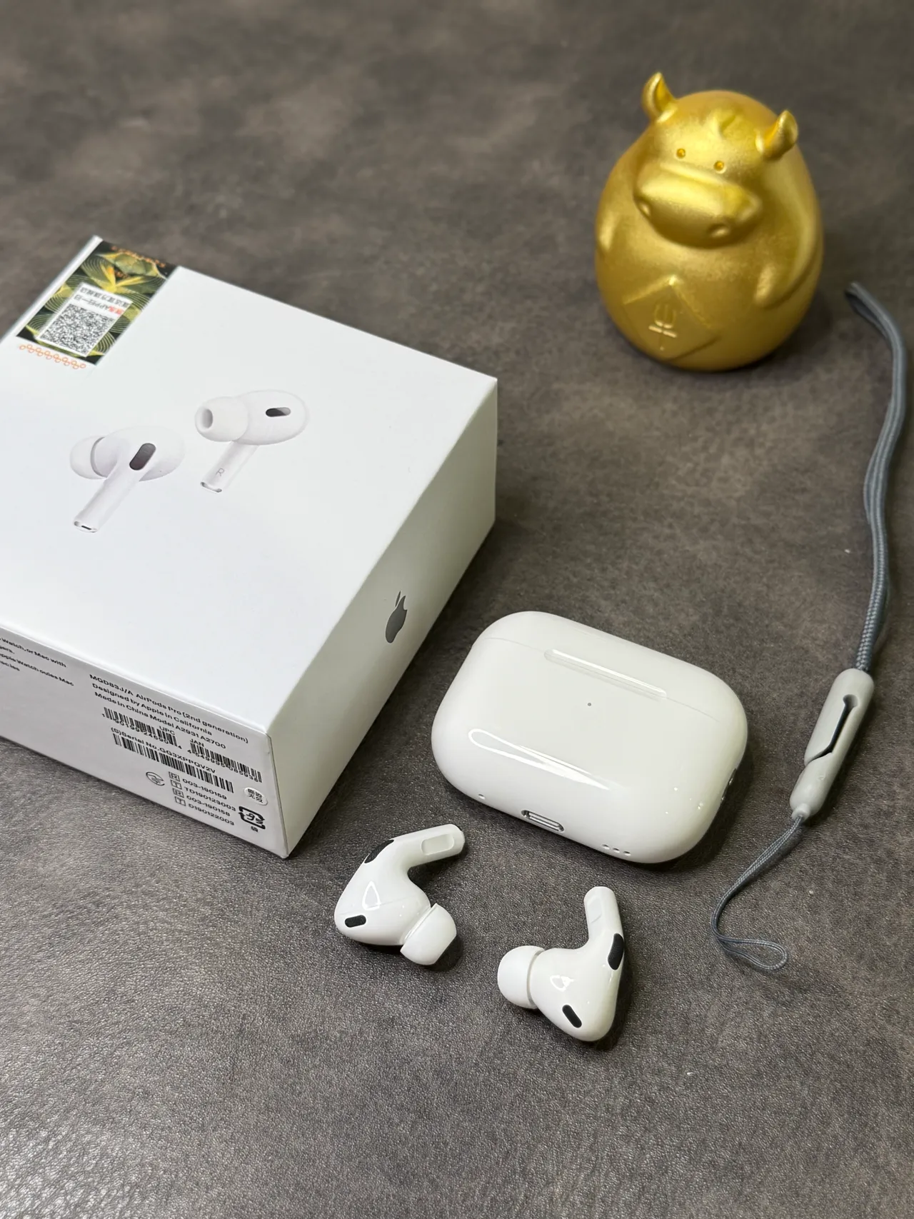 Apple AirPods Pro White Stem-Style Ventilated Housing TWS Earbuds 9