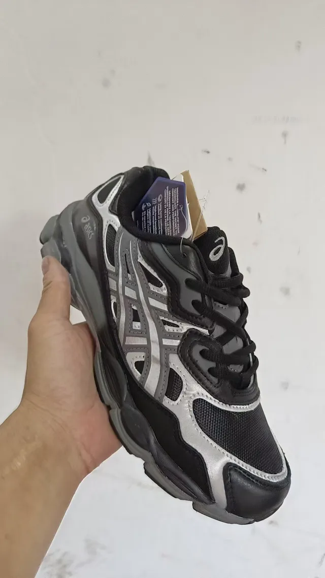 ASICS Gel-Kayano Black Silver Running Shoes 2