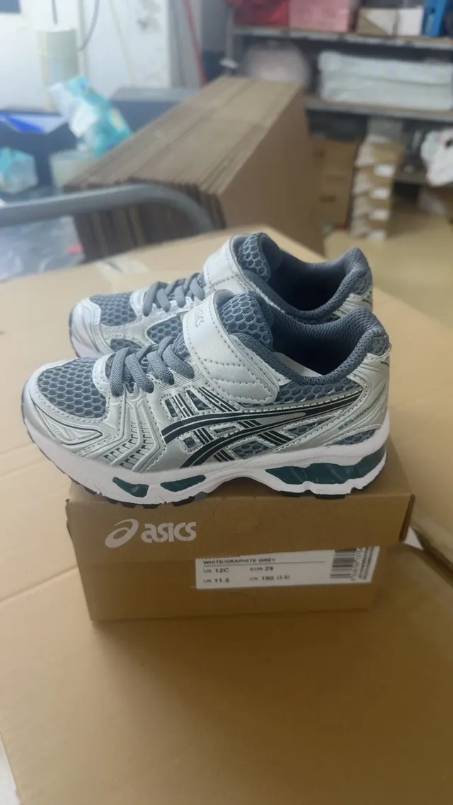 ASICS Chaussures de course rose argent à empeigne en maille et overlays synthétiques 4
