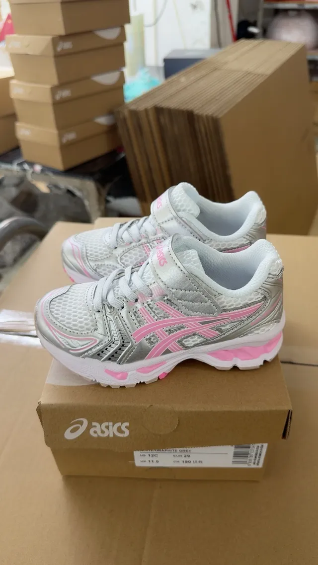 ASICS Chaussures de course rose argent à empeigne en maille et overlays synthétiques 5
