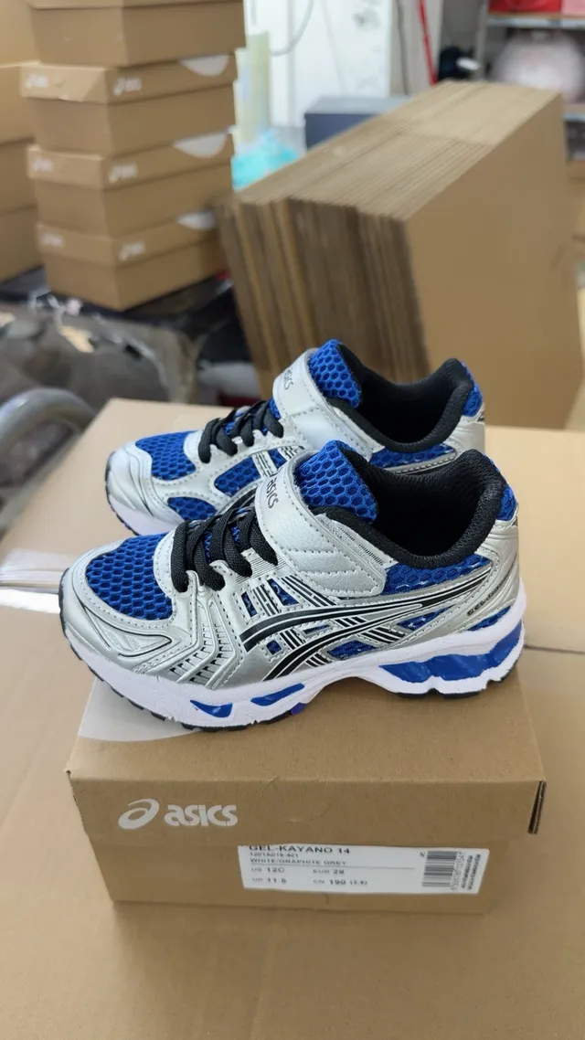 ASICS Chaussures de course rose argent à empeigne en maille et overlays synthétiques 6