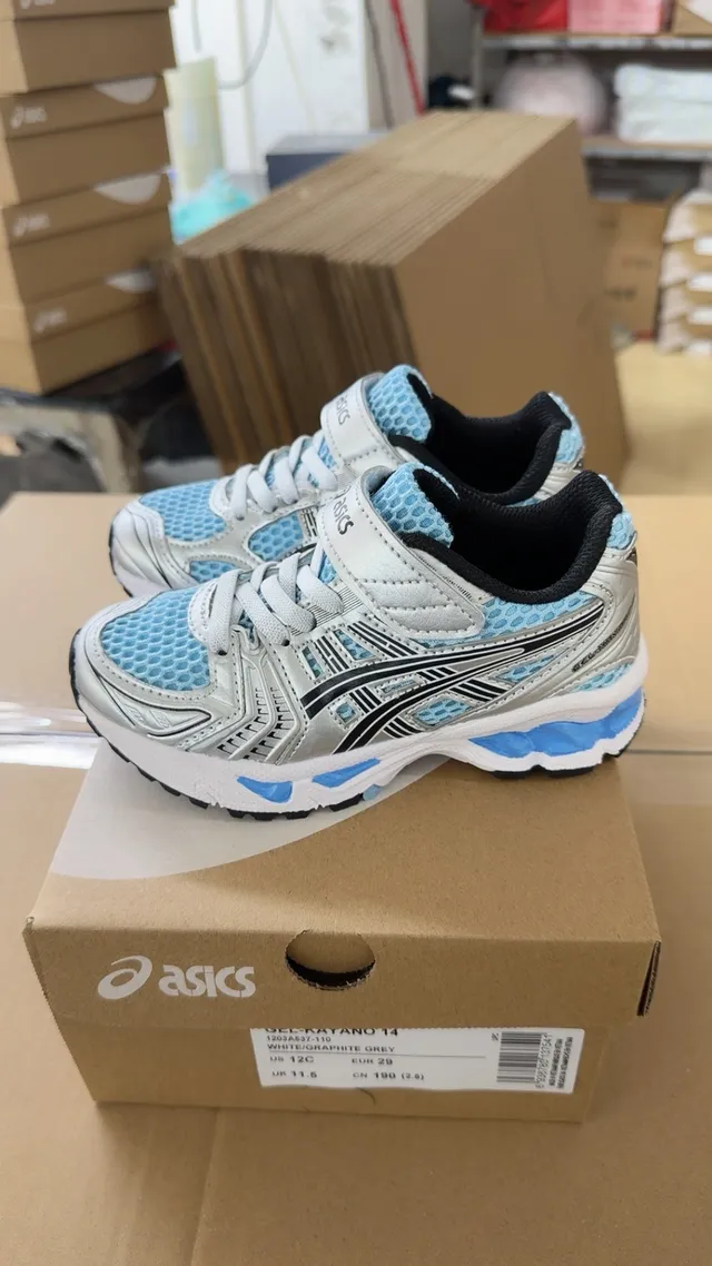 ASICS Chaussures de course rose argent à empeigne en maille et overlays synthétiques 8