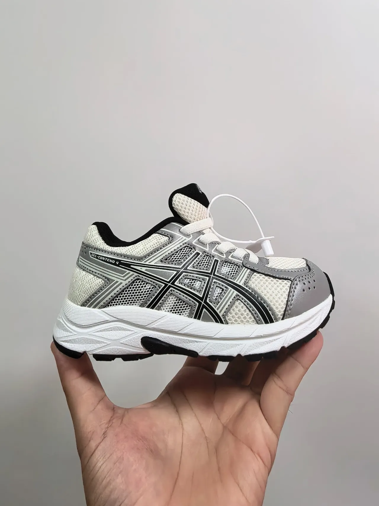 ASICS أبيض أسود شبكة علوية تركيبات اصطناعية أحذية جري 17