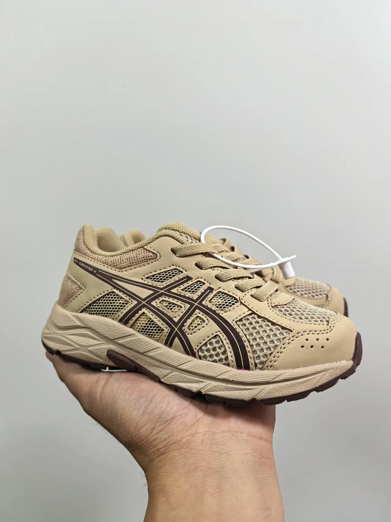 ASICS أبيض أسود شبكة علوية تركيبات اصطناعية أحذية جري 23
