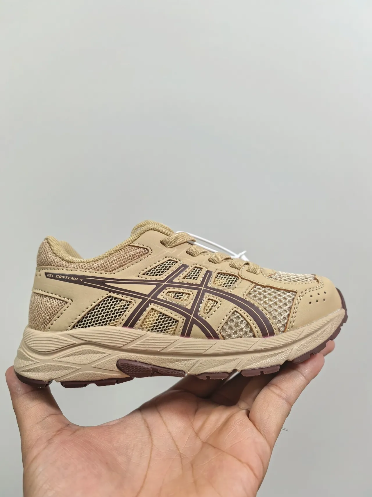 ASICS أبيض أسود شبكة علوية تركيبات اصطناعية أحذية جري 24