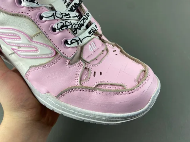 Balenciaga 2K حذاء لايف ستايل وردي وبيضاء 2