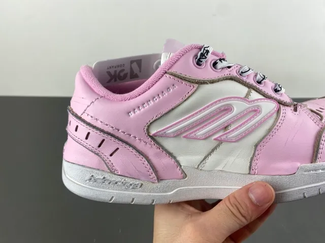 Balenciaga 2K حذاء لايف ستايل وردي وبيضاء 3