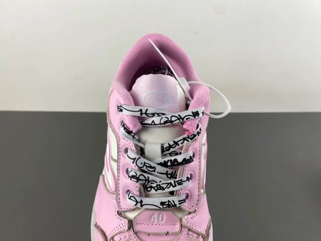 Balenciaga 2K حذاء لايف ستايل وردي وبيضاء 6