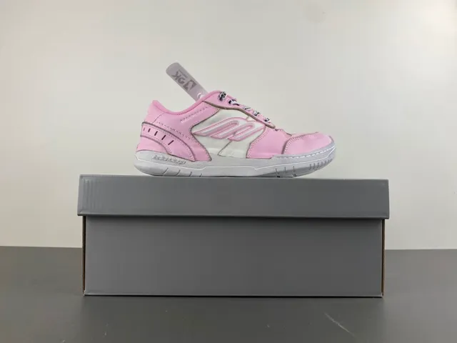 Balenciaga 2K حذاء لايف ستايل وردي وبيضاء 15