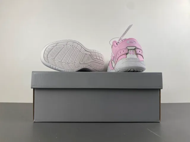 Balenciaga 2K حذاء لايف ستايل وردي وبيضاء 16