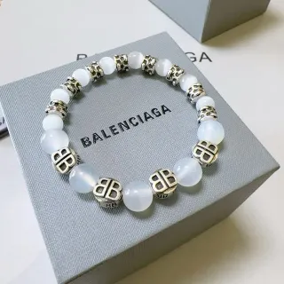 Balenciaga BB Bead سوار أبيض فضي مصنوع من الخرز مع لوجو متكامل