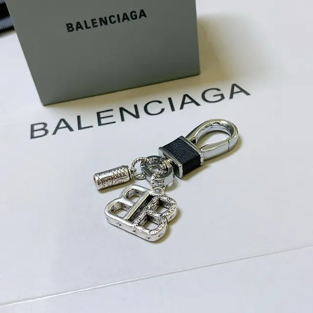 Balenciaga BB সিলভার কালো অরনেট ফিলিগ্রি ডিটেইলিং ডাবল-বি মনোগ্রাম জুয়েলরি 3