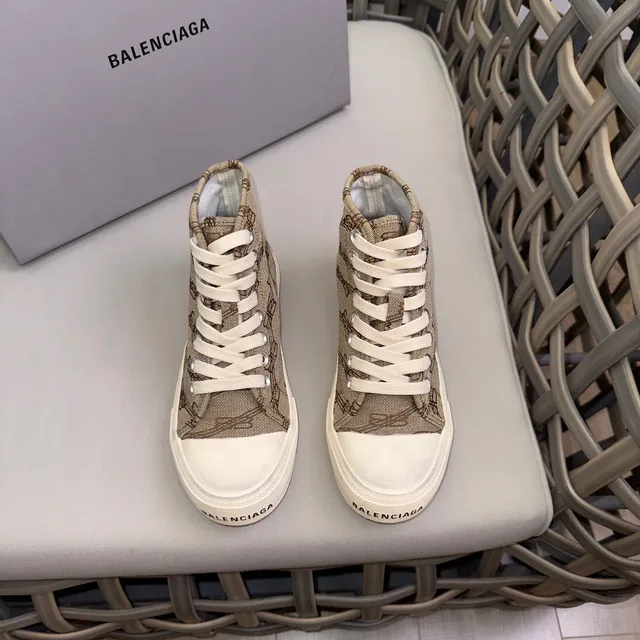 Balenciaga Zapatillas lifestyle beige y blanco con monograma de jacquard de canvas de media caña con silueta 2