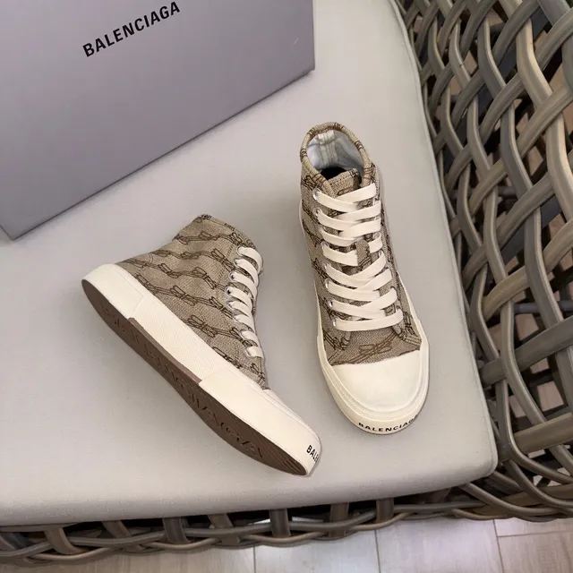 Balenciaga Zapatillas lifestyle beige y blanco con monograma de jacquard de canvas de media caña con silueta 4