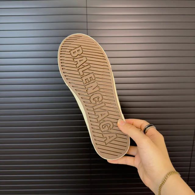 Balenciaga Zapatillas lifestyle beige y blanco con monograma de jacquard de canvas de media caña con silueta 9