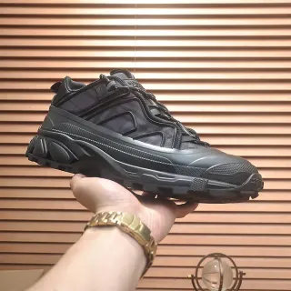Balenciaga Tênis Chunky Pretos Monocromáticos Esculpidos Sola Multicamadas