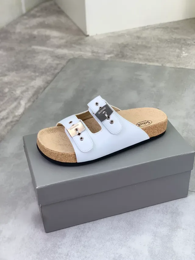 Balenciaga Buckle Slide sandales en cuir blanches 4