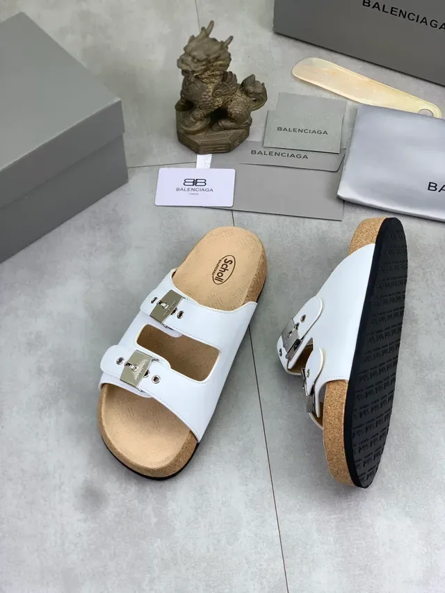 Balenciaga Buckle Slide sandales en cuir blanches 5