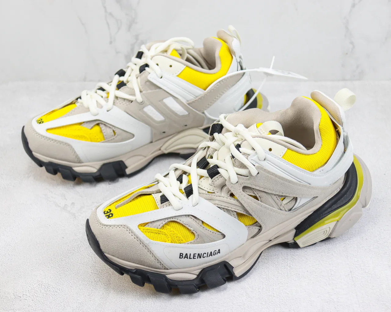 Balenciaga Defender Beige Amarillo Zapatillas Chunky 4