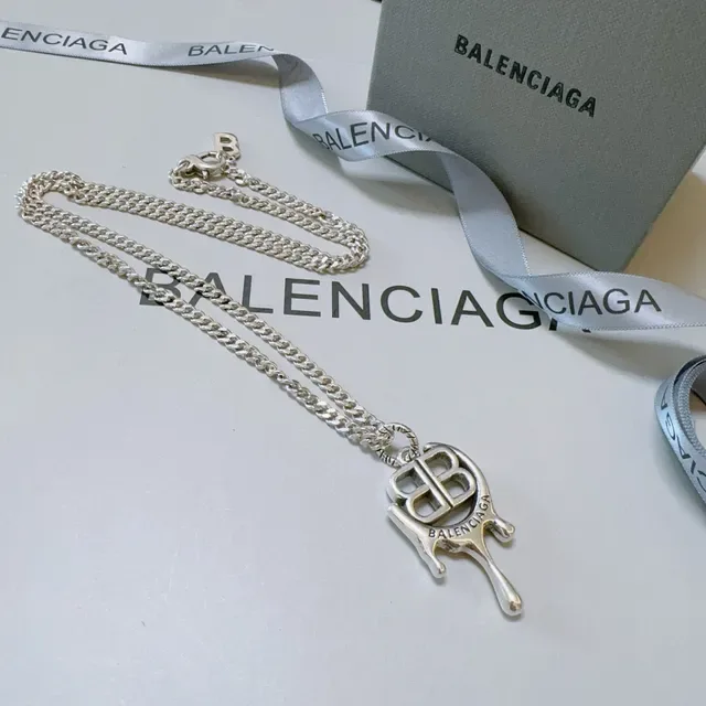 Balenciaga Dripping BB Logo قلادة سلسلة فضية 3