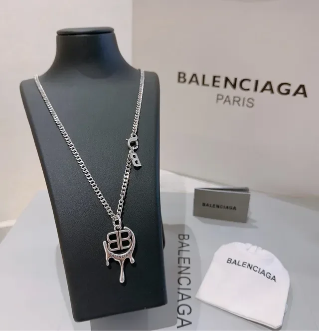 Balenciaga Dripping BB Logo قلادة سلسلة فضية 4