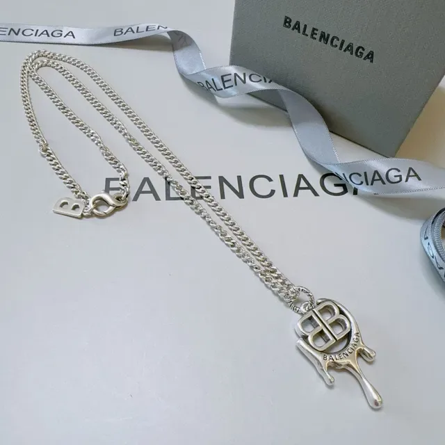 Balenciaga Dripping BB Logo قلادة سلسلة فضية 7