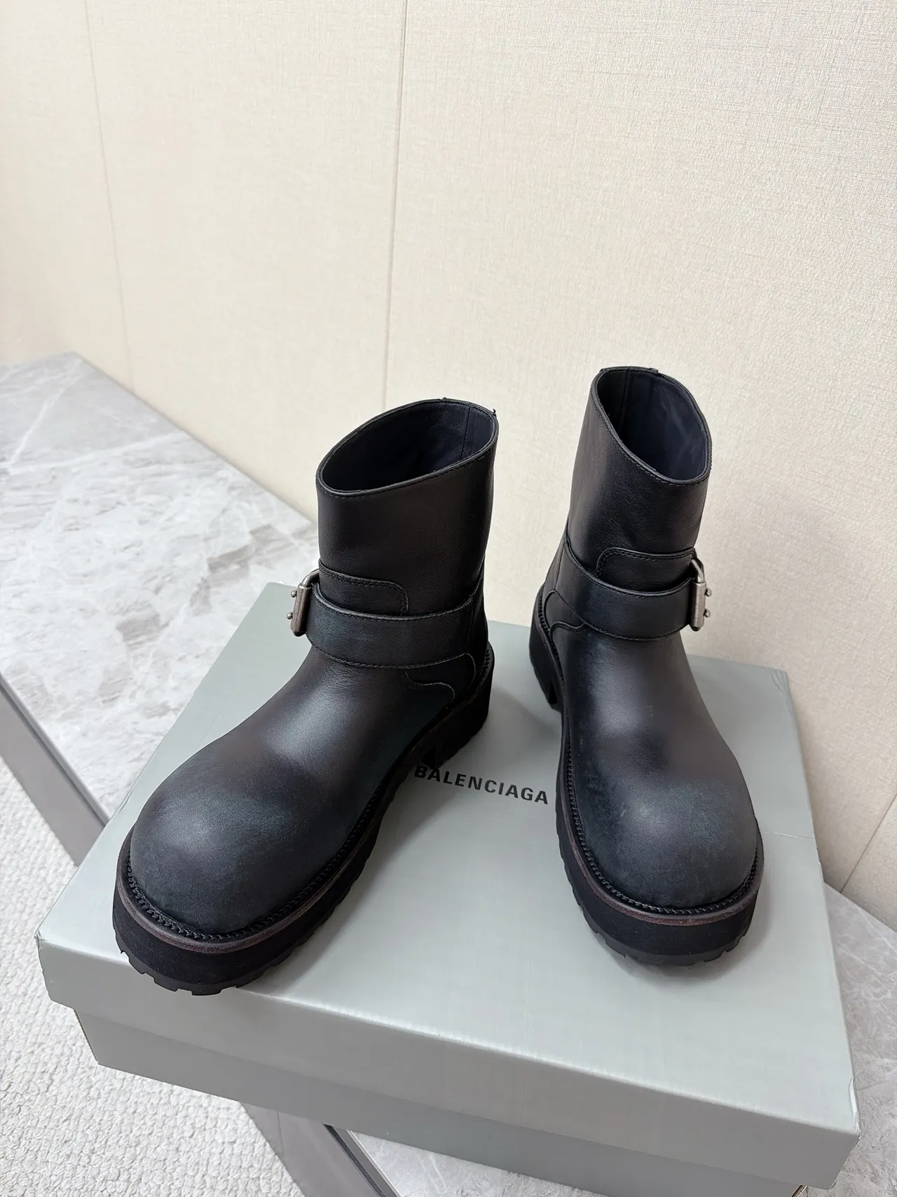 Balenciaga Le Cagole Bottines à cheville noires à boucle et sangle 4