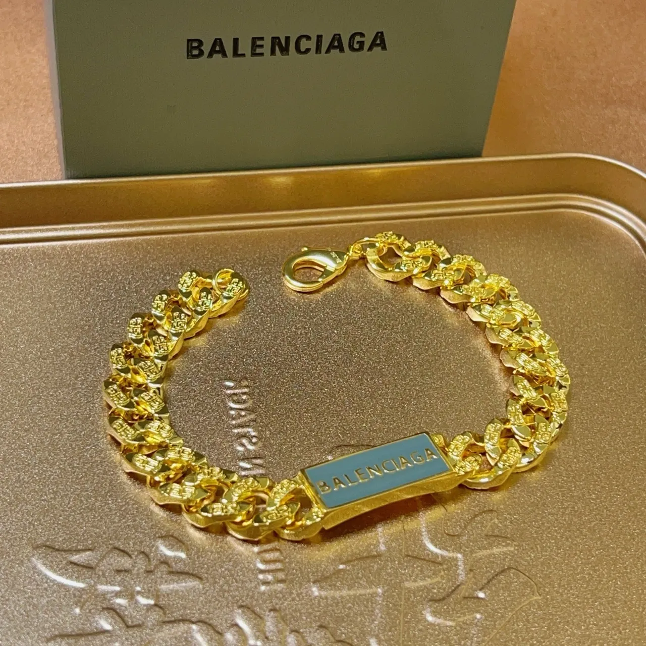 Bracelet Balenciaga Chaîne Logo Or et Émail Bleu Clair 2