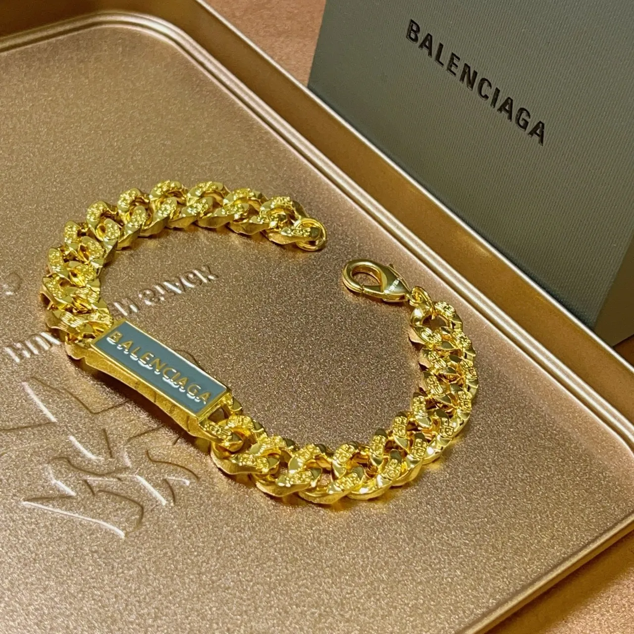 Bracelet Balenciaga Chaîne Logo Or et Émail Bleu Clair 5