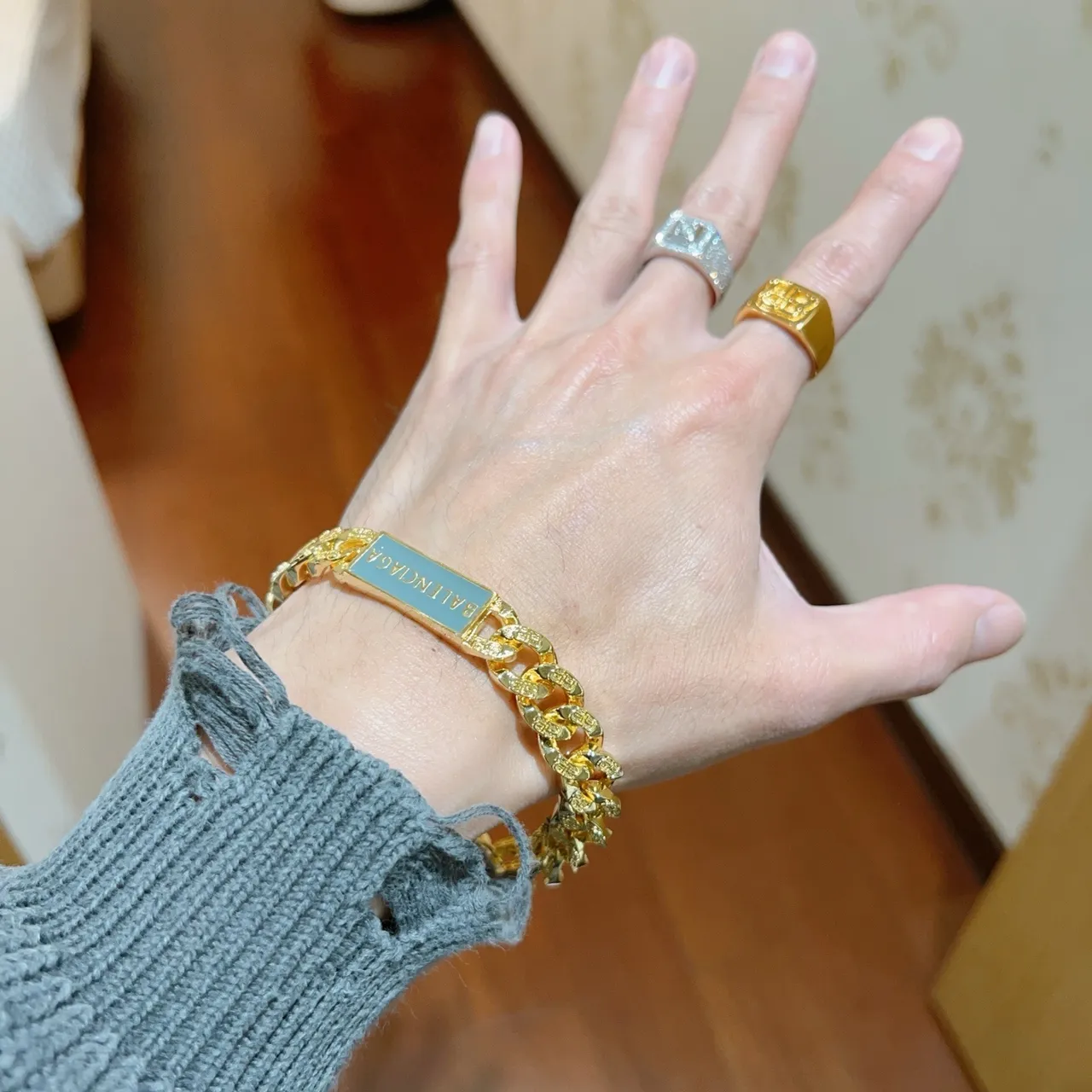 Bracelet Balenciaga Chaîne Logo Or et Émail Bleu Clair 8