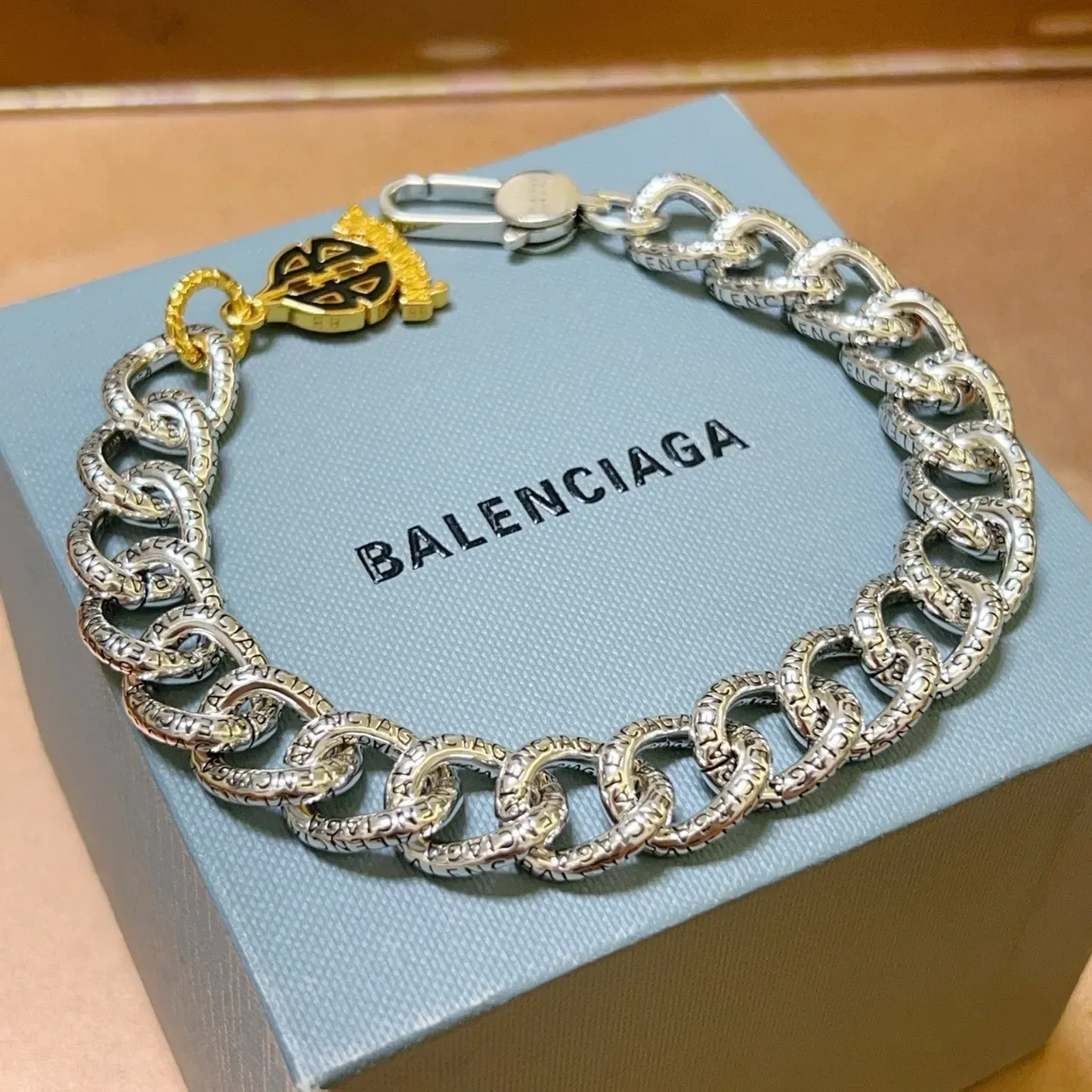 Bracelet Chaîne Logo Balenciaga Argent Or Gros Lien Oval Gravé Lettre Marque 3