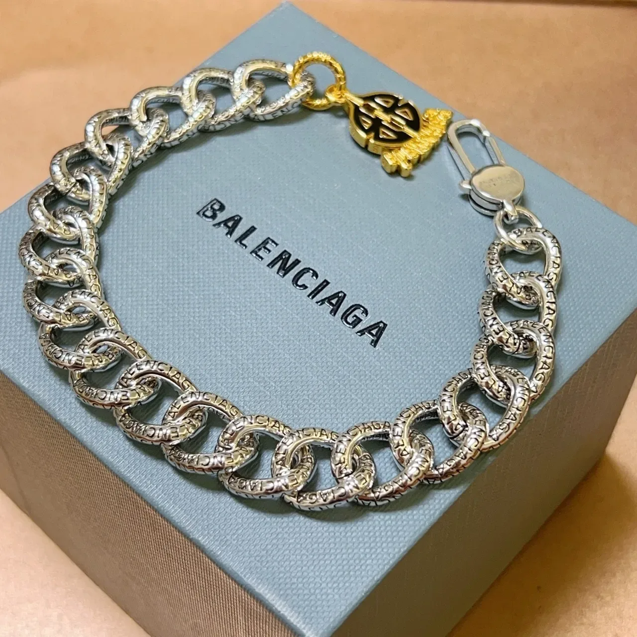 Bracelet Chaîne Logo Balenciaga Argent Or Gros Lien Oval Gravé Lettre Marque 9