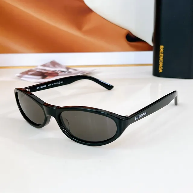 Balenciaga Lunettes de Soleil Cat-Eye Étroite avec Lentille Amber 4