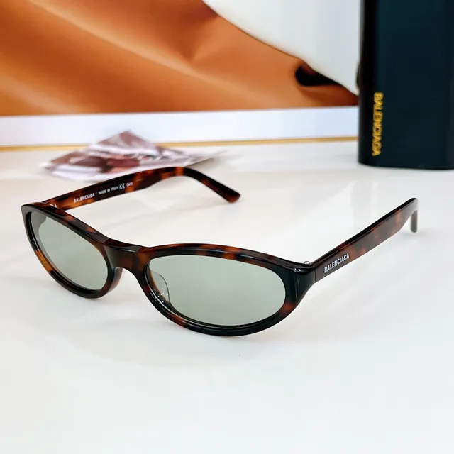 Balenciaga Lunettes de Soleil Cat-Eye Étroite avec Lentille Amber 5