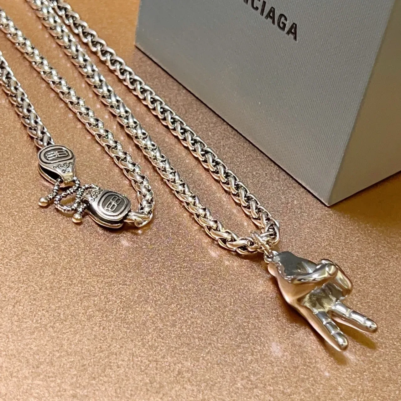 Balenciaga Signe de la Paix Main Argent Chaîne Curb Chunky Pendentif Sculptural Collier 6