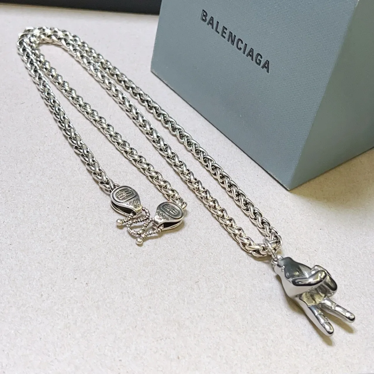 Balenciaga Signe de la Paix Main Argent Chaîne Curb Chunky Pendentif Sculptural Collier 7