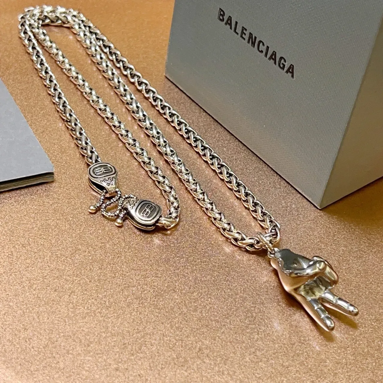 Balenciaga Signe de la Paix Main Argent Chaîne Curb Chunky Pendentif Sculptural Collier 9