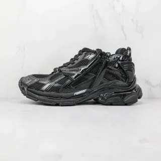 بالنسياغا Runner أحذية رياضية سوداء كيونكي