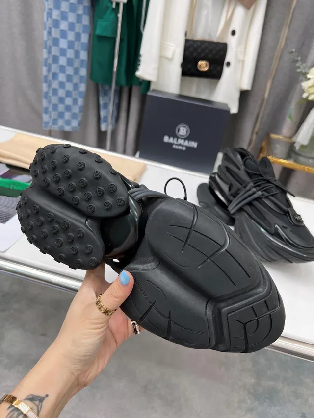 Balenciaga Runner Monochromatic Black Chunky Sneakers 2