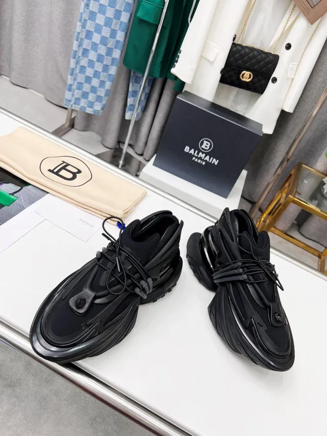 Balenciaga Runner Monochromatic Black Chunky Sneakers 4