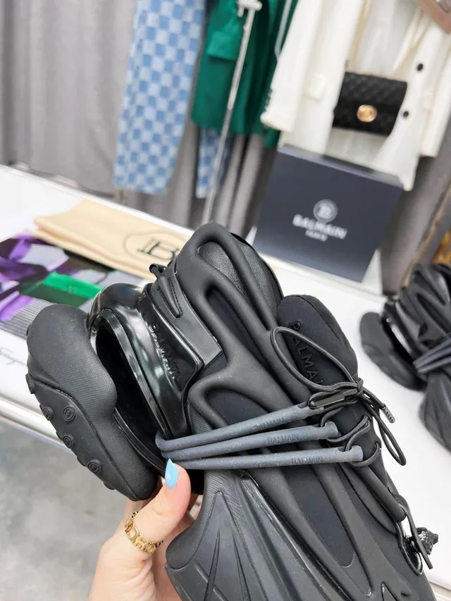 Balenciaga Runner Monochromatic Black Chunky Sneakers 5